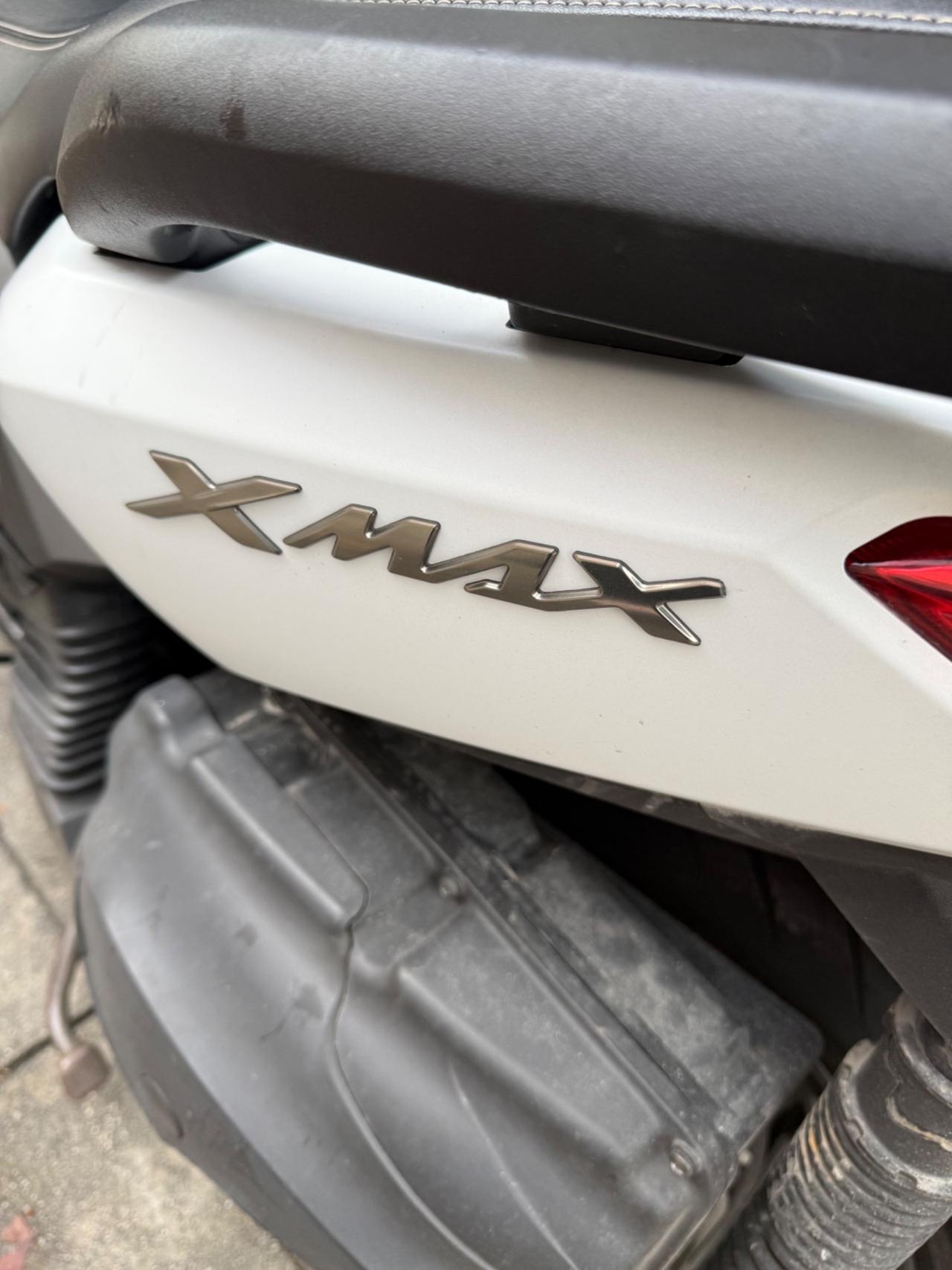Yamaha X-Max 400 full