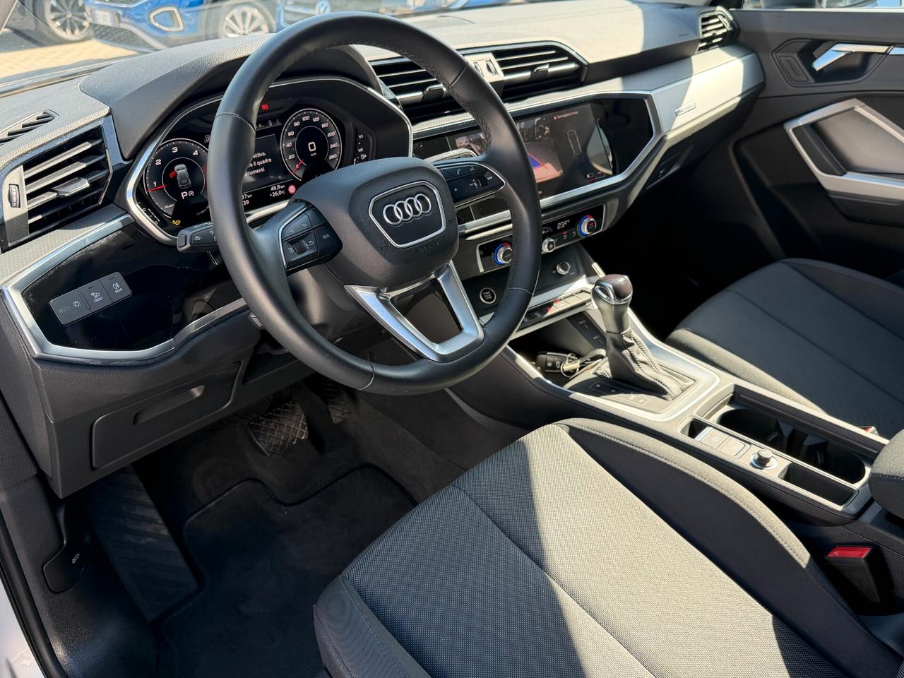 Audi Q3 35 TDI S tronic Identity Black