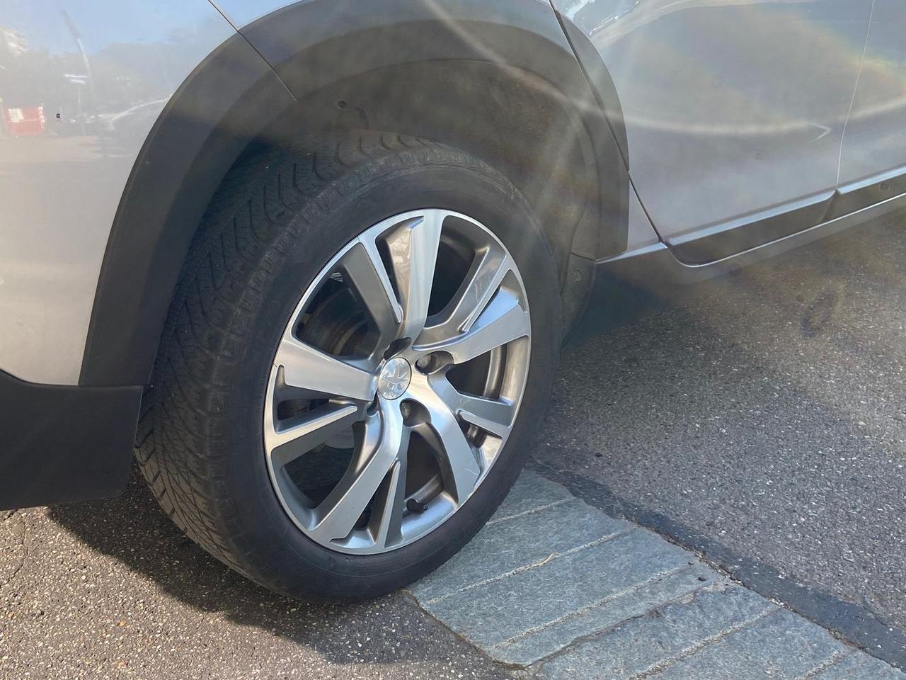 Peugeot 2008 Allure 1.5 Blue HDI 100 #11323