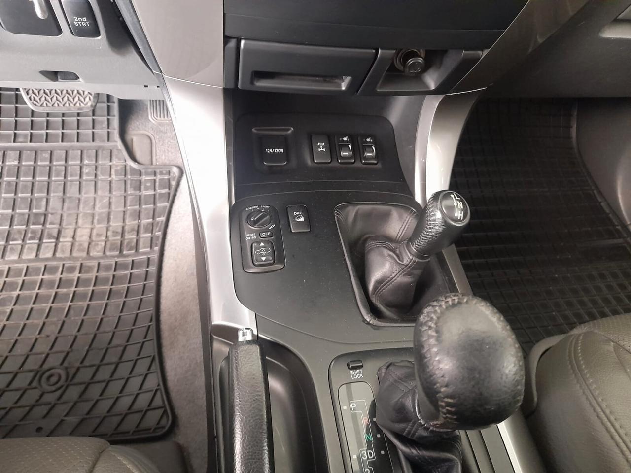 Toyota Land Cruiser 7 POSTI 3.0 D-4D 5p. aut. Wagon