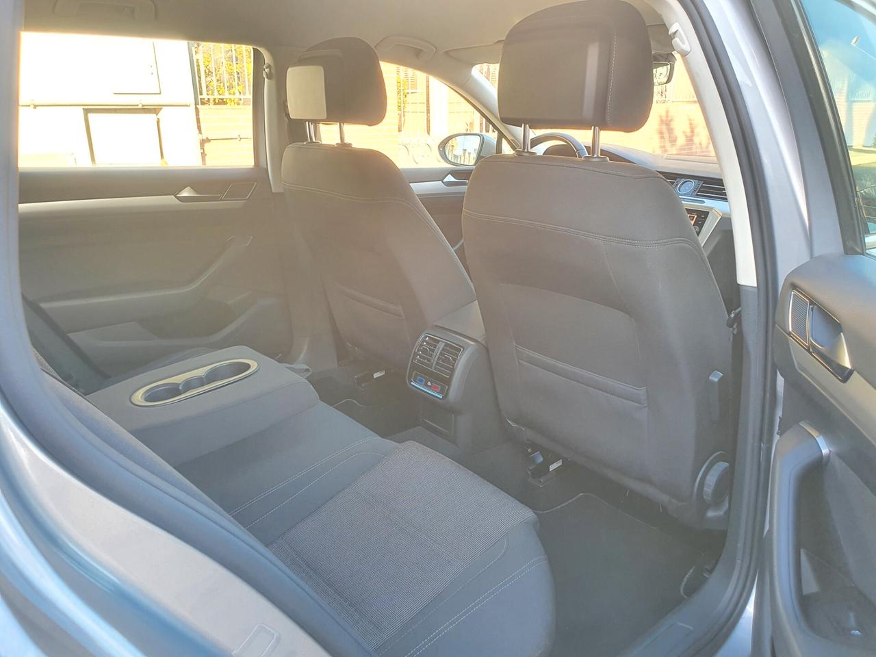 VW Passat Variant 1.6 TDI 120 CV DSG my 19