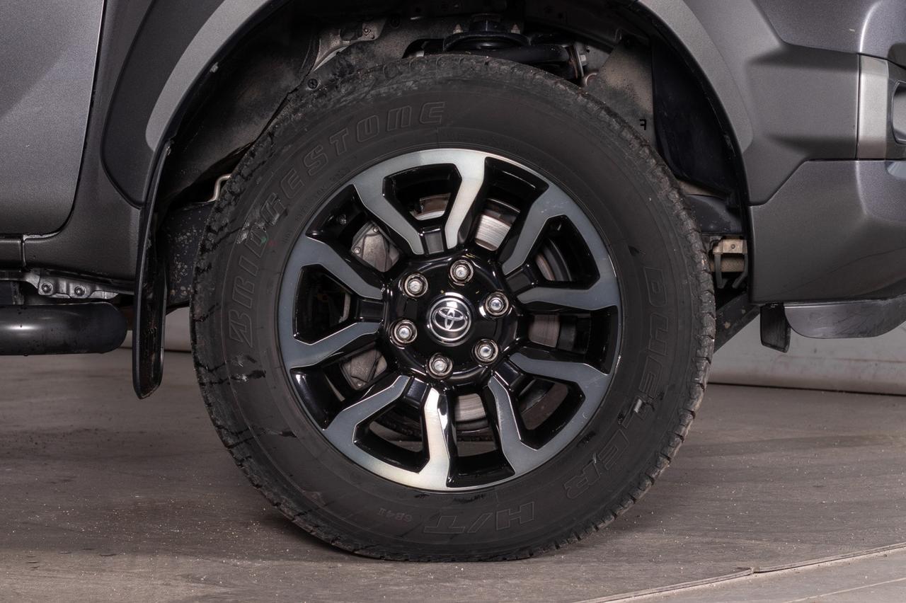 Toyota Hilux 2.8 D Double Cab Invincible 4wd Auto 204cv N1