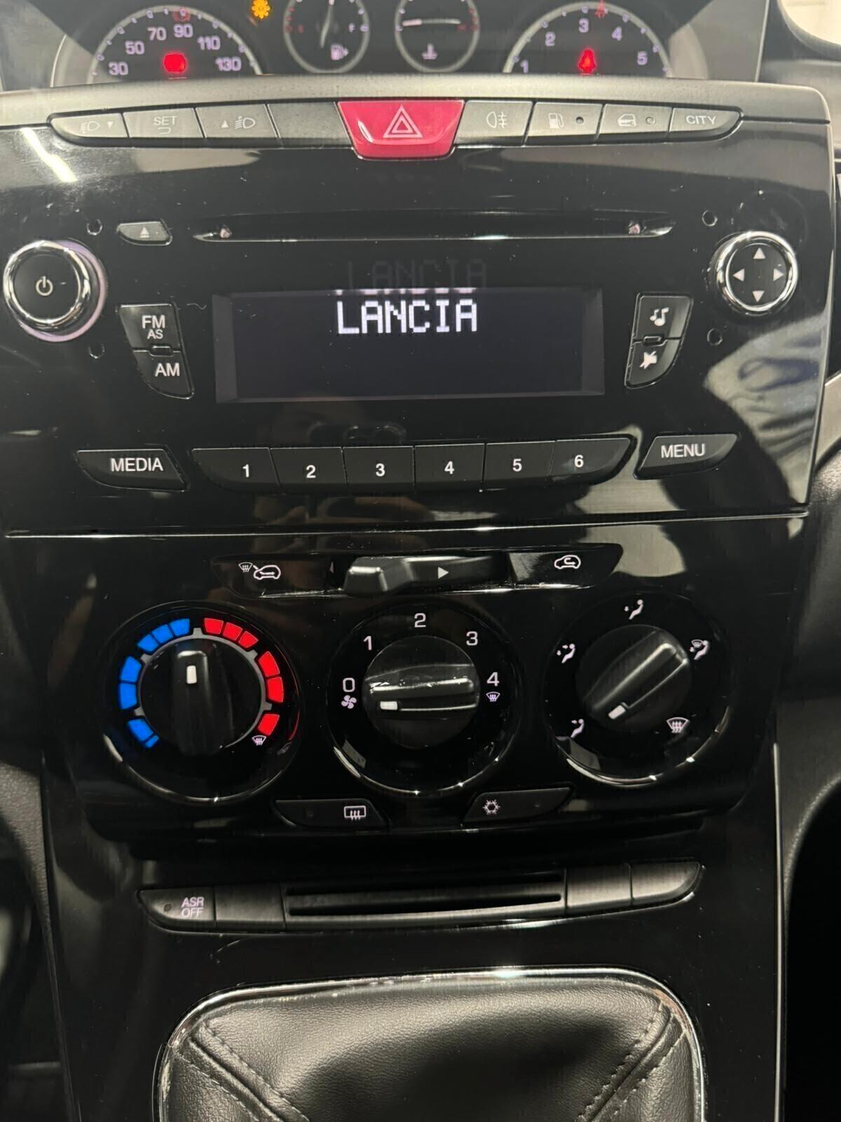 Lancia Ypsilon 0.9 TwinAir 85 CV 5 porte Metano Ecochic Elle