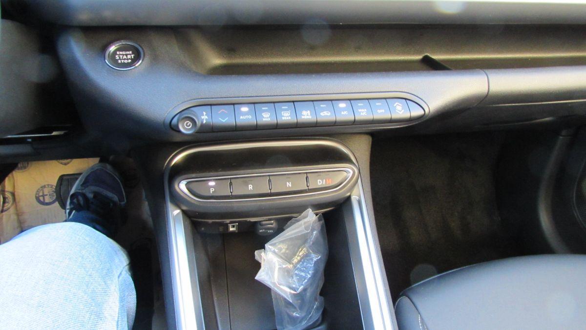 JEEP - AVENGER 4Xe UPLAND