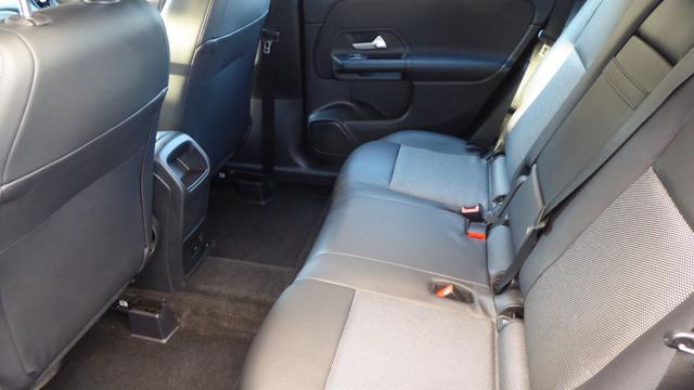 MERCEDES-BENZ GLB 200 d Automatic Sport