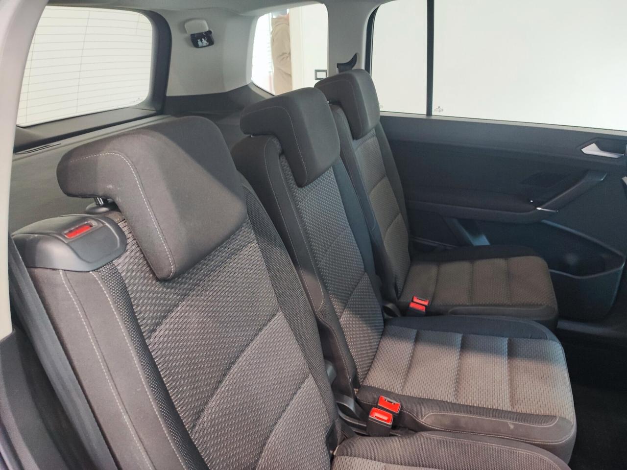 Volkswagen Touran 2.0 TDI SCR DSG 7 POSTI
