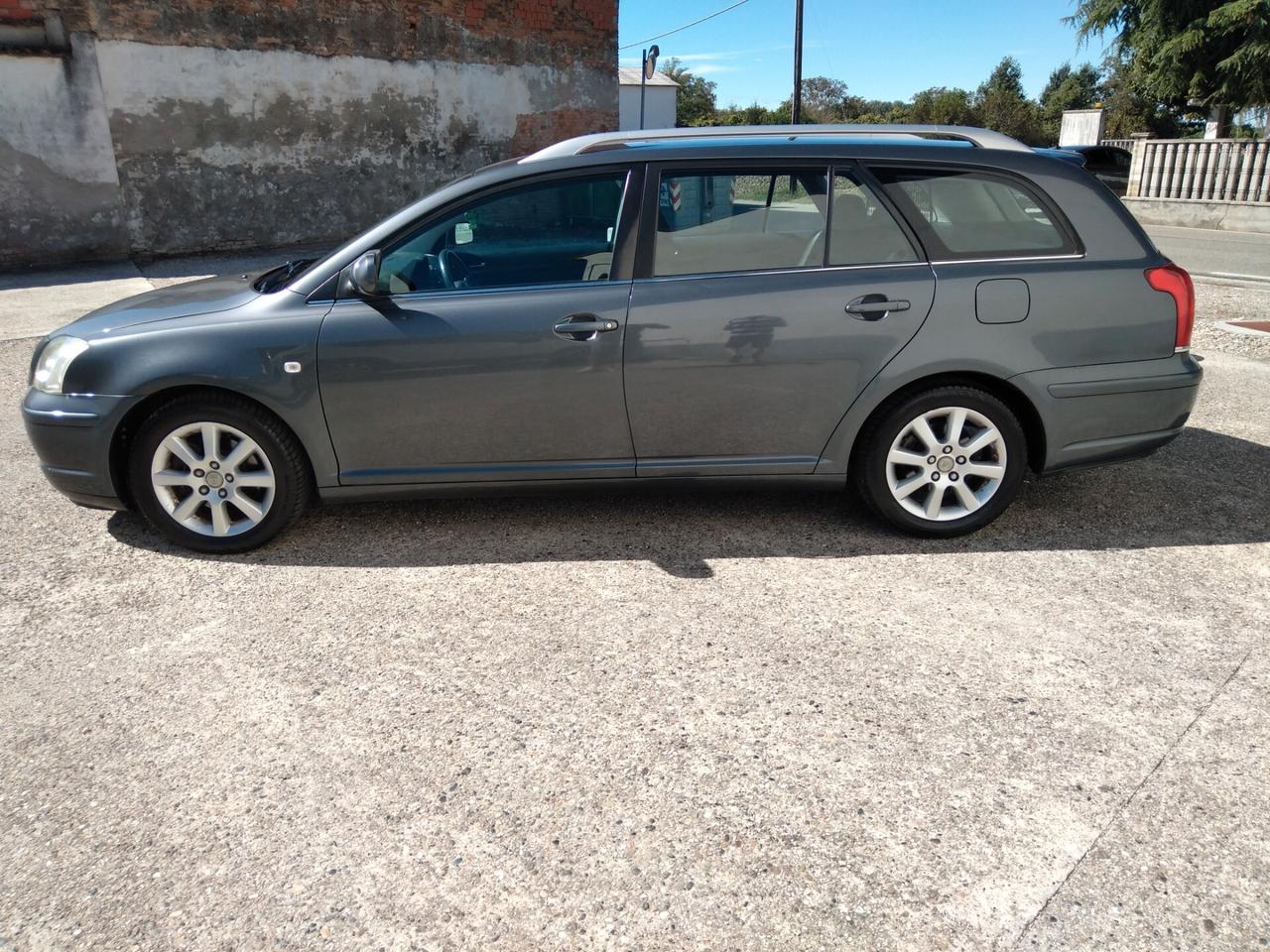 Toyota Avensis 2.0 D-4D 16V Station Wagon 6marce