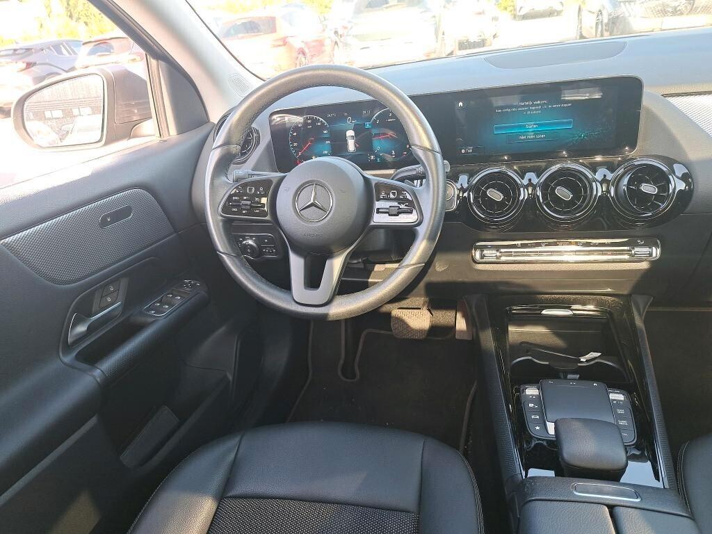 MERCEDES-BENZ GLA 180D 115CV AUTOMATIC BUSINESS SOLUTION ( CRUISE - PELLE - TETTO PANORAMICO APR. - NAVI PREMIUM - PARK ASSIST )