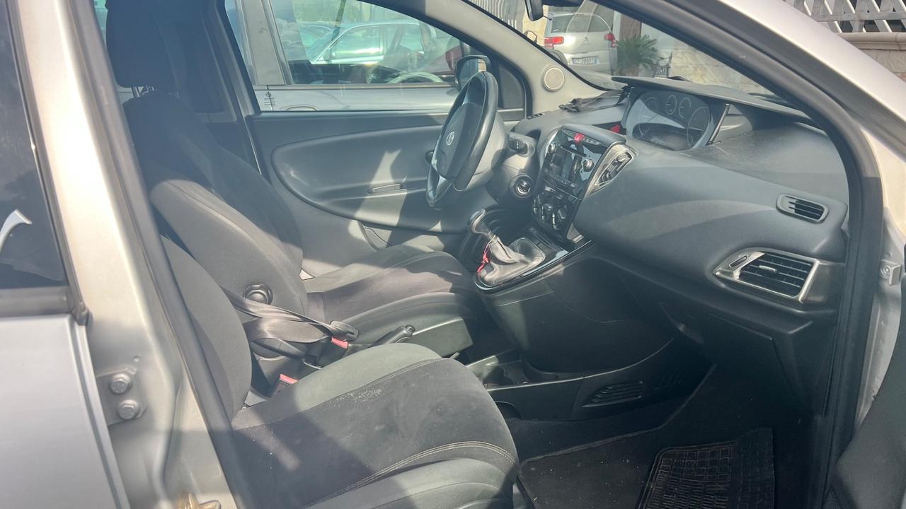 Lancia Ypsilon 0.9 TwinAir 85 CV 5 porte S&S Silver