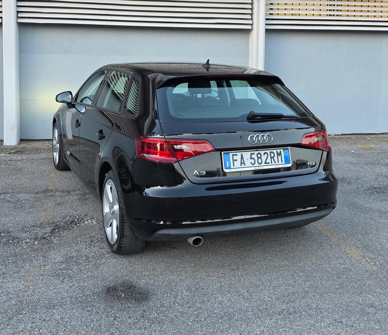Audi A3 Sedan 1.6 TDI clean diesel S tronic Ambition
