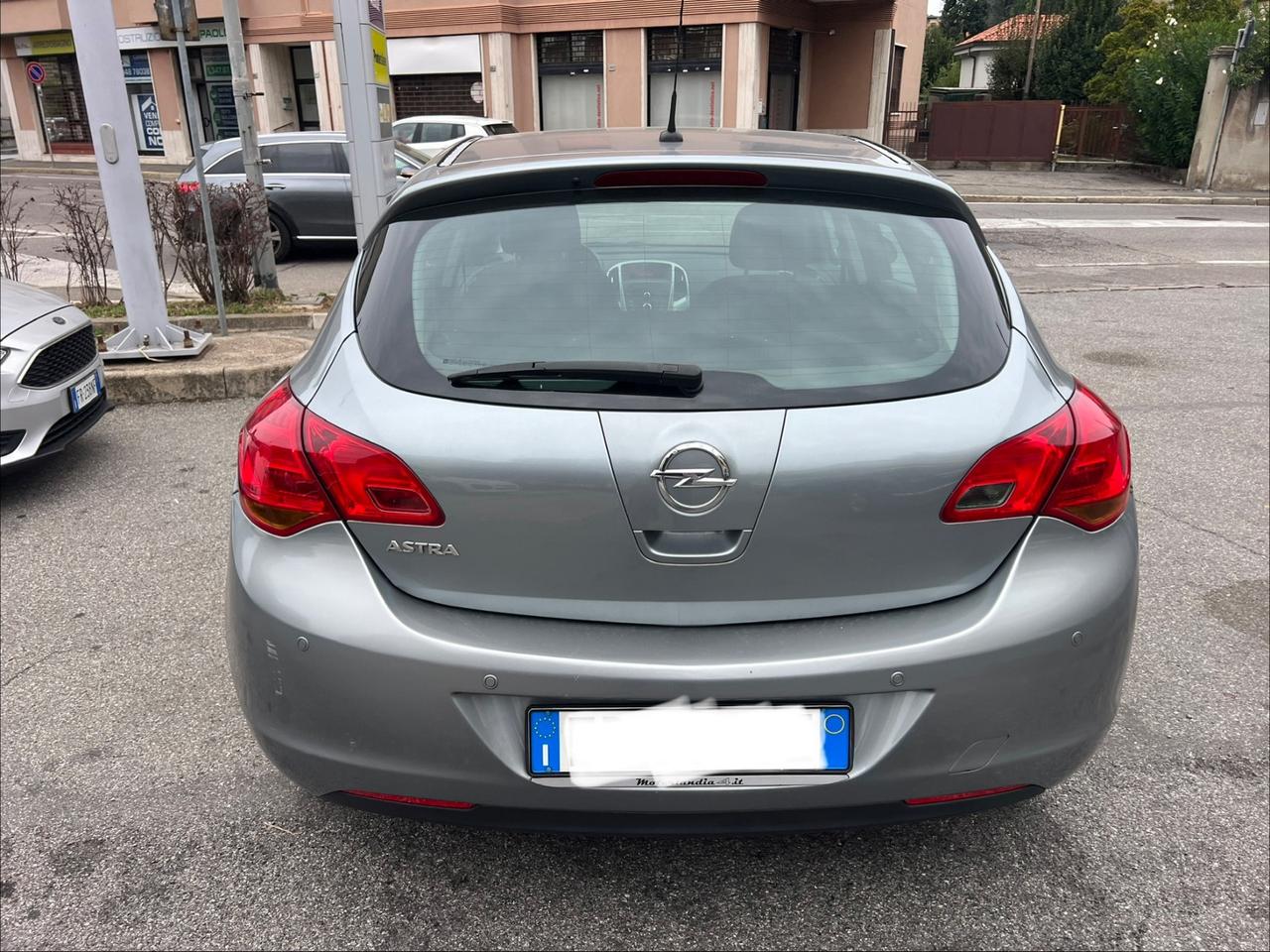 Opel Astra 1.6 115CV 5 porte Cosmo