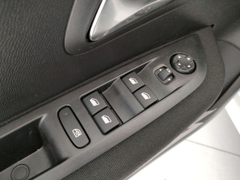 Peugeot 208 208 Hybrid 100 e-DCS6 Style