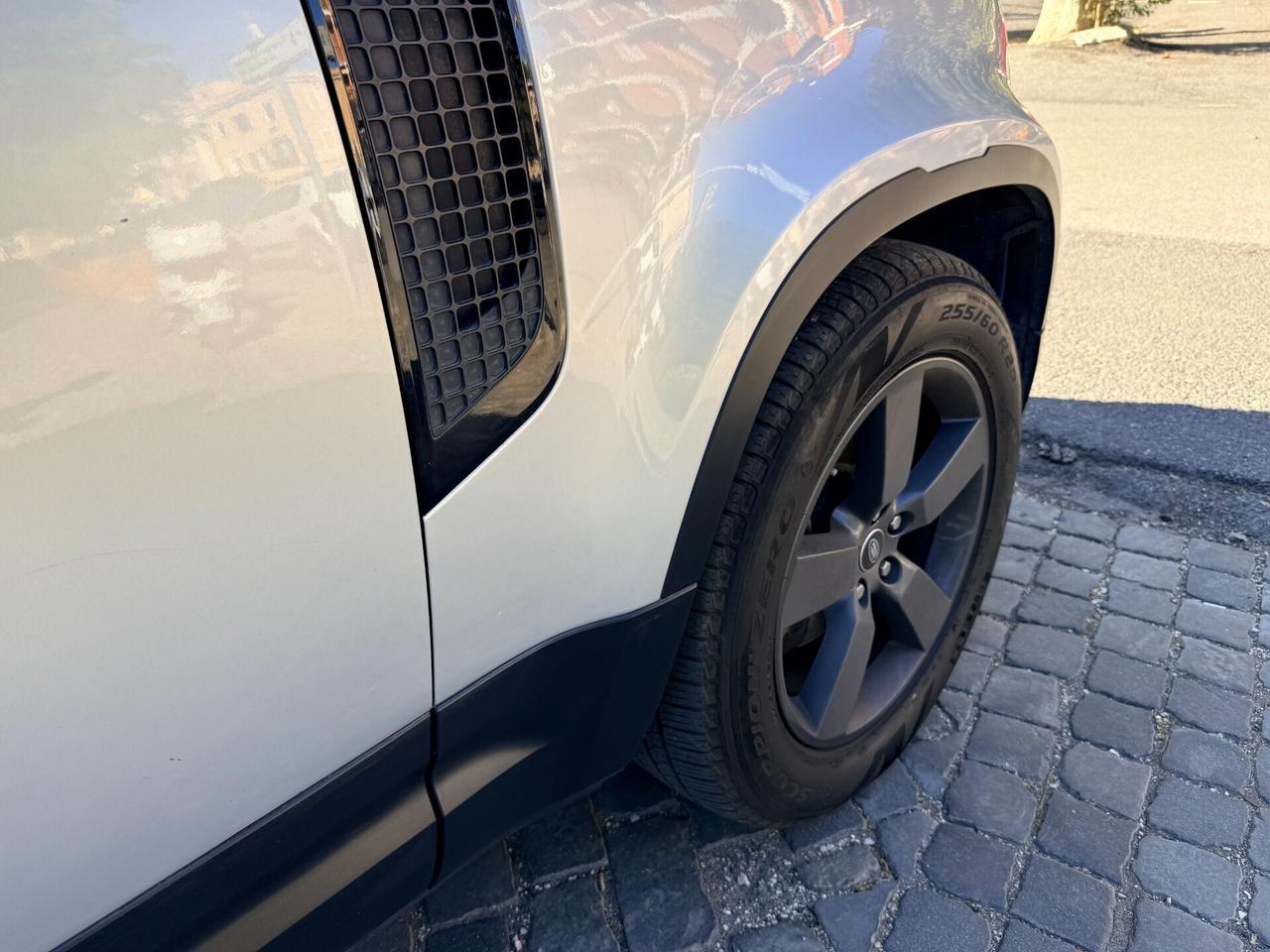 Land Rover Defender 110 3.0d Hybrid 7 POSTI