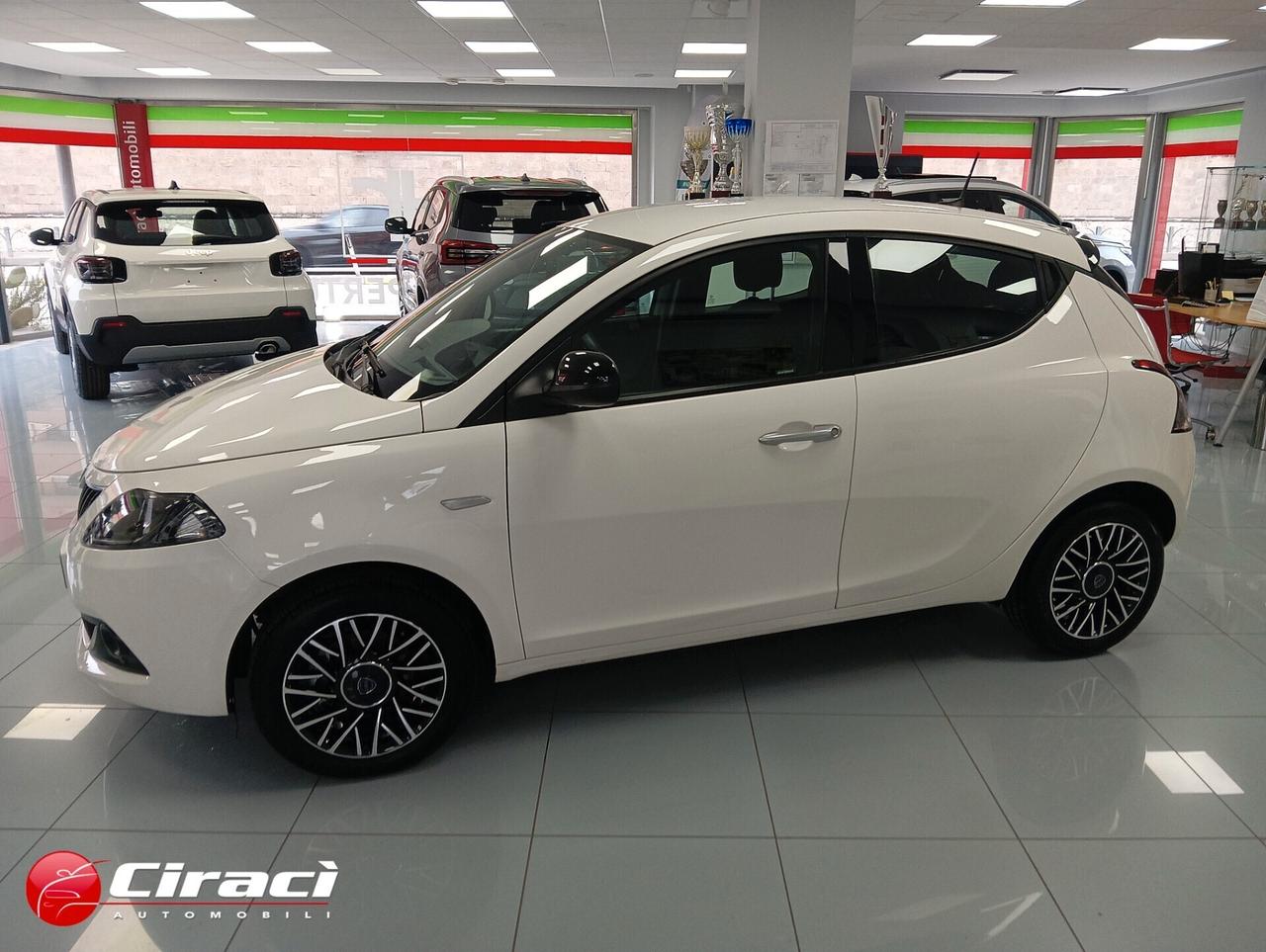 Lancia Ypsilon 1.0 5 p Hybrid Platino