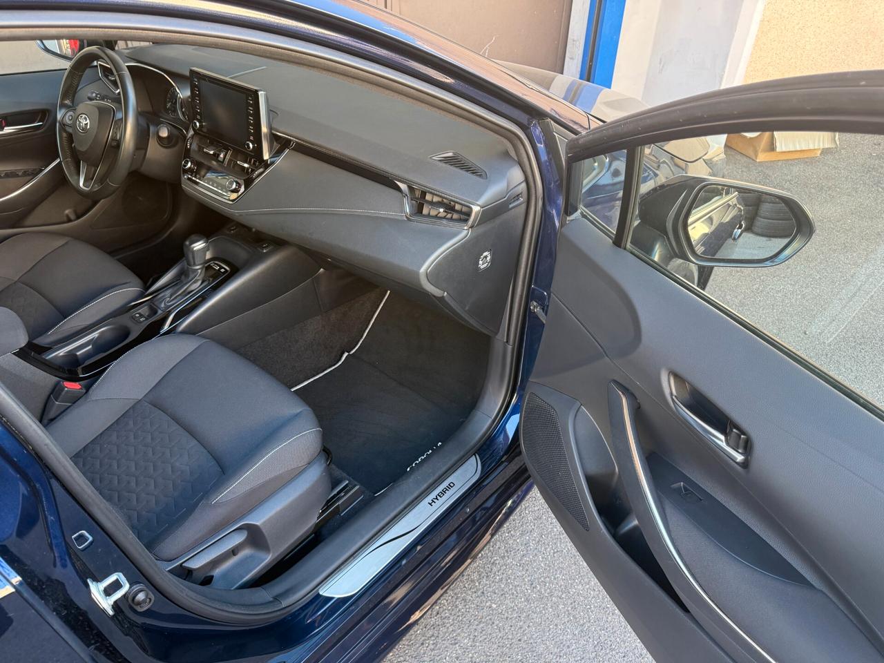 Toyota Corolla 1.8 Hybrid Business