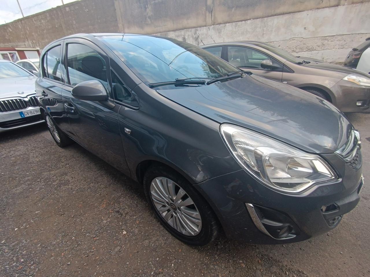 Opel Corsa 1.2 5 porte Cosmo