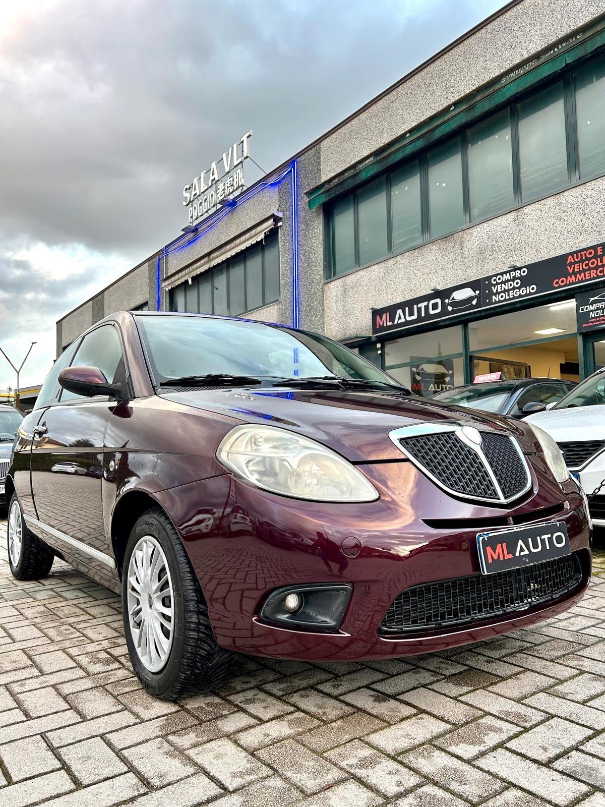 Lancia Ypsilon 1.3 MJT 75 CV Platino