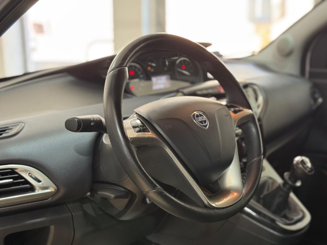 Lancia Ypsilon 1.2 69 CV 5 porte Gold