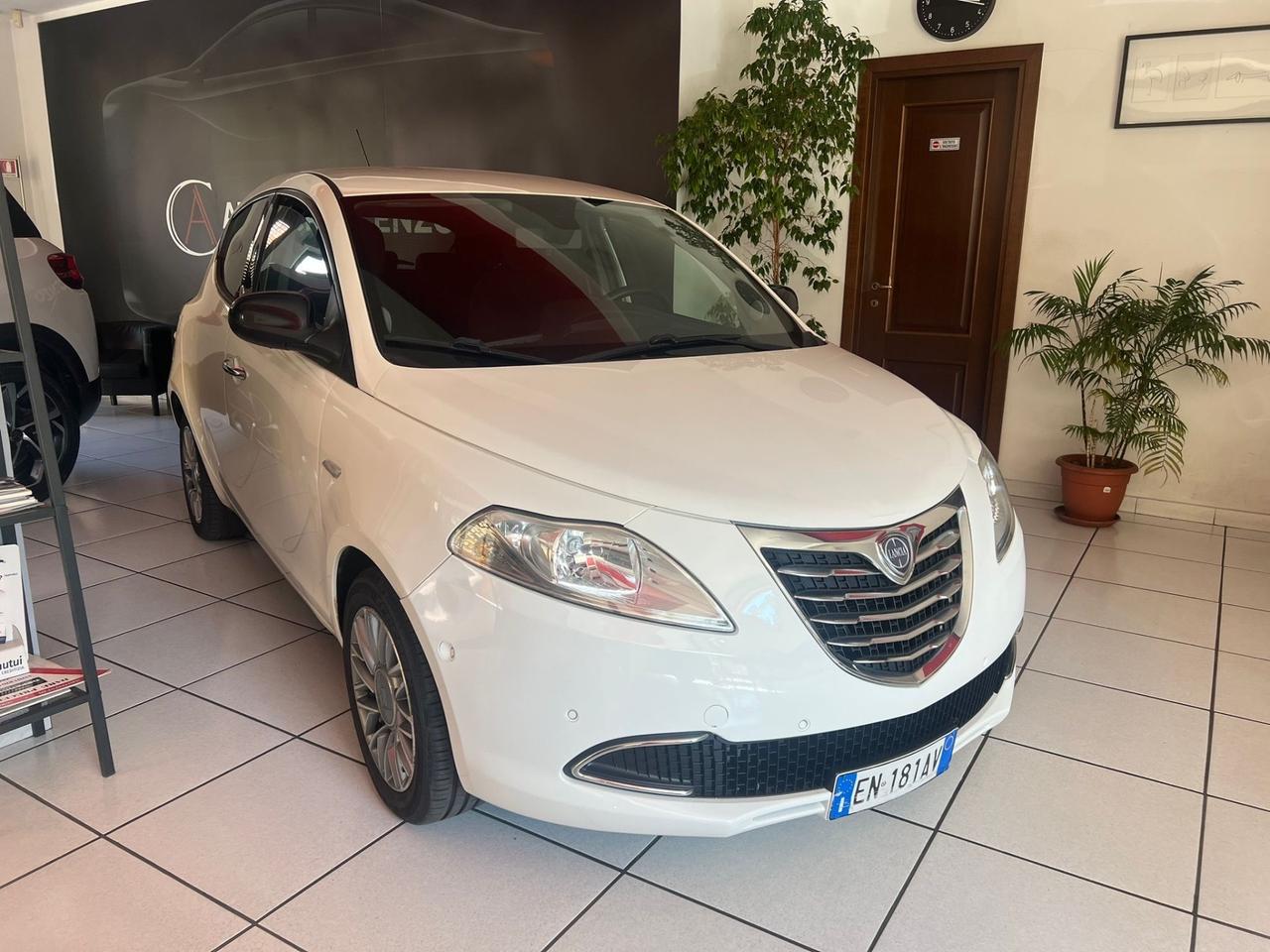 Lancia Ypsilon 1.2 69 CV 5 porte GPL Ecochic Silver