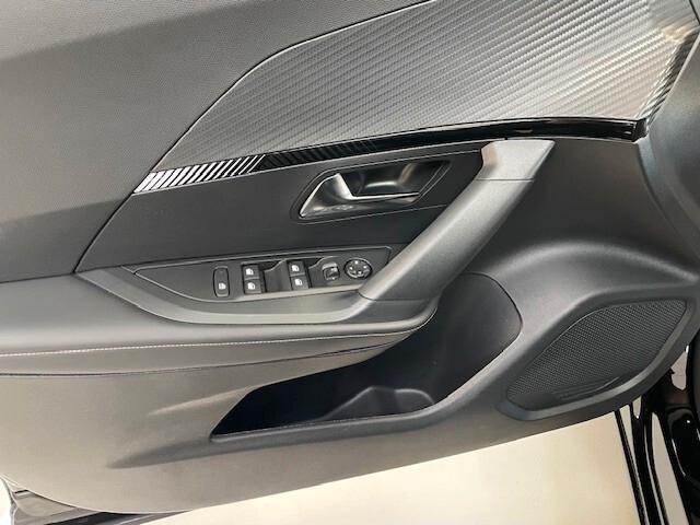 Peugeot 2008 PureTech 130 S&S EAT8 Allure