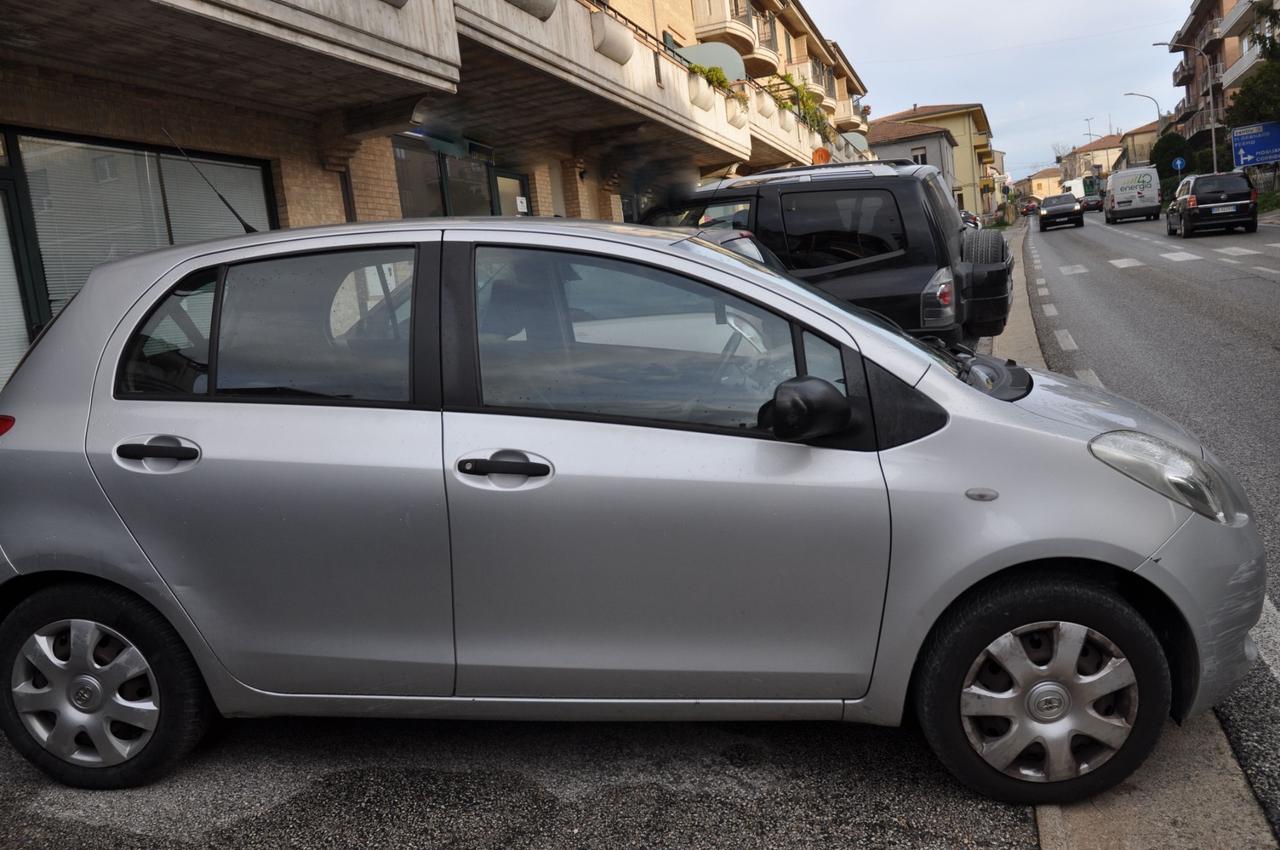 Toyota Yaris 1.0 5 porte NEOPATENTATI