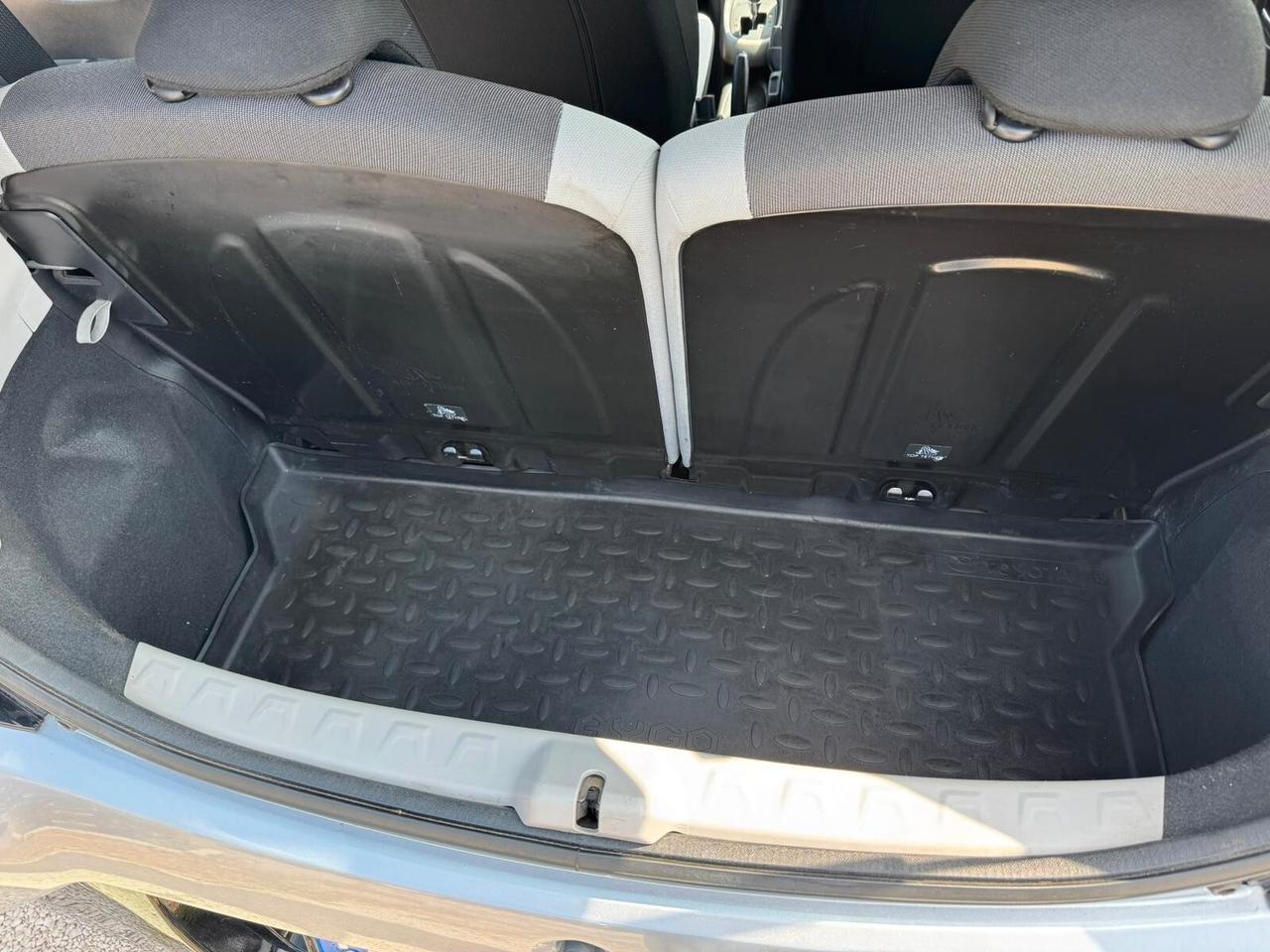Toyota Aygo 1.0 69CV 5porte x-play AUTOMATICA-OK NEOPATENTATI-UNICOPROPRIETARIO