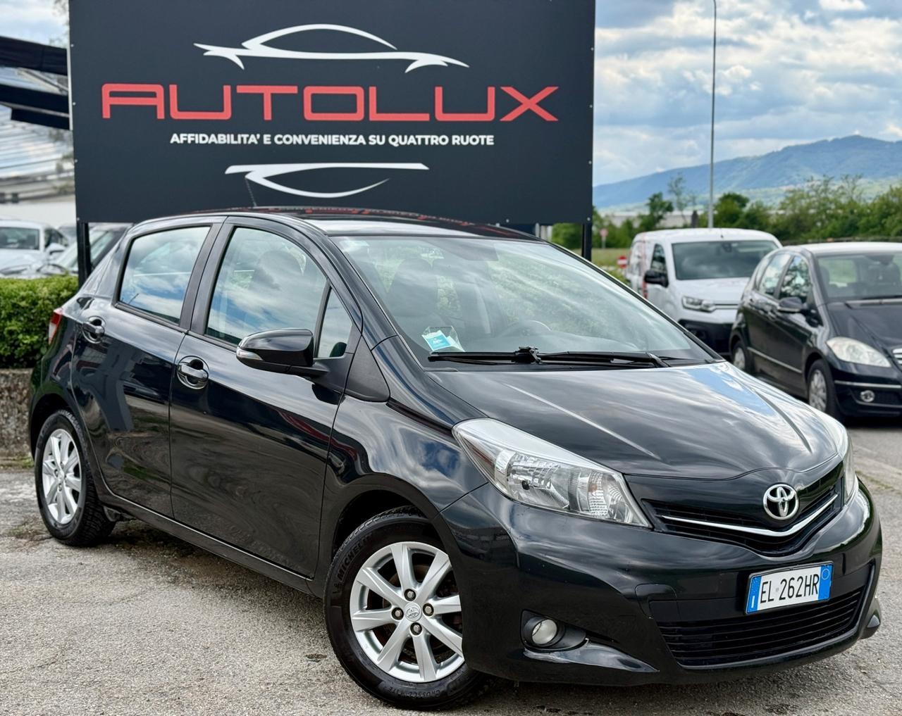 Toyota Yaris 1.0 5 porte Lounge 2011 OK NEOPTENTATI
