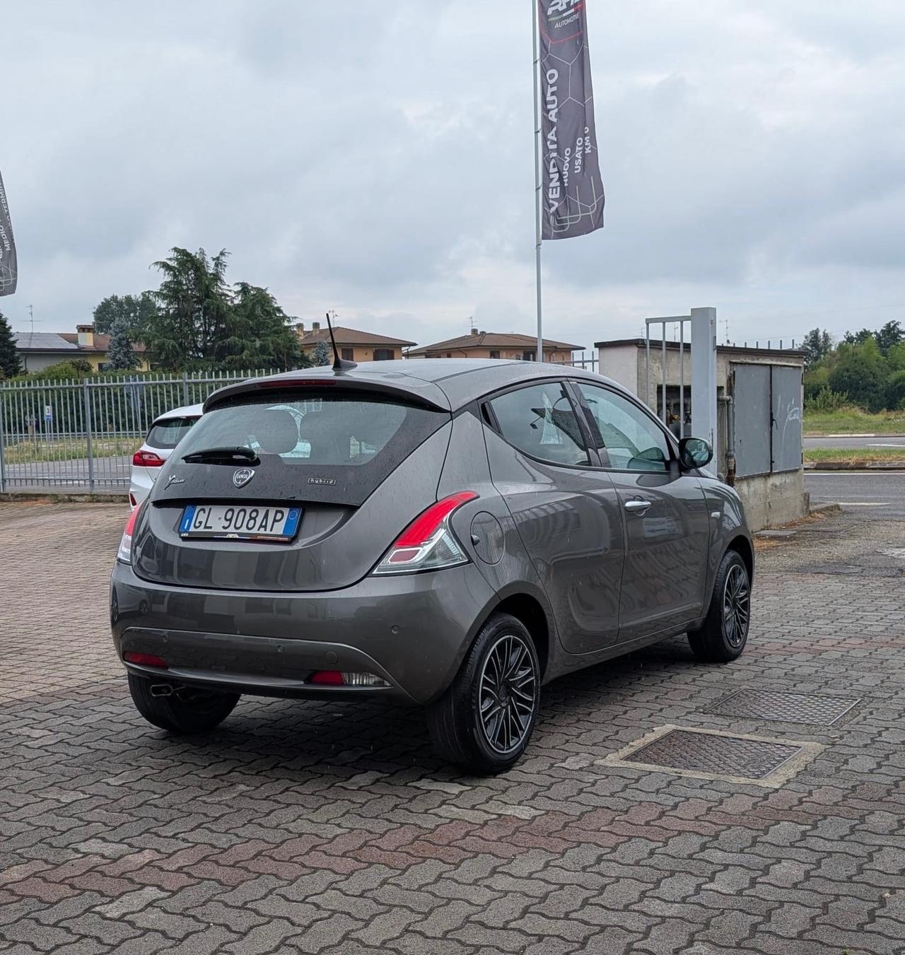 Lancia Ypsilon 1.0 FireFly 5 porte S&S Hybrid Gold