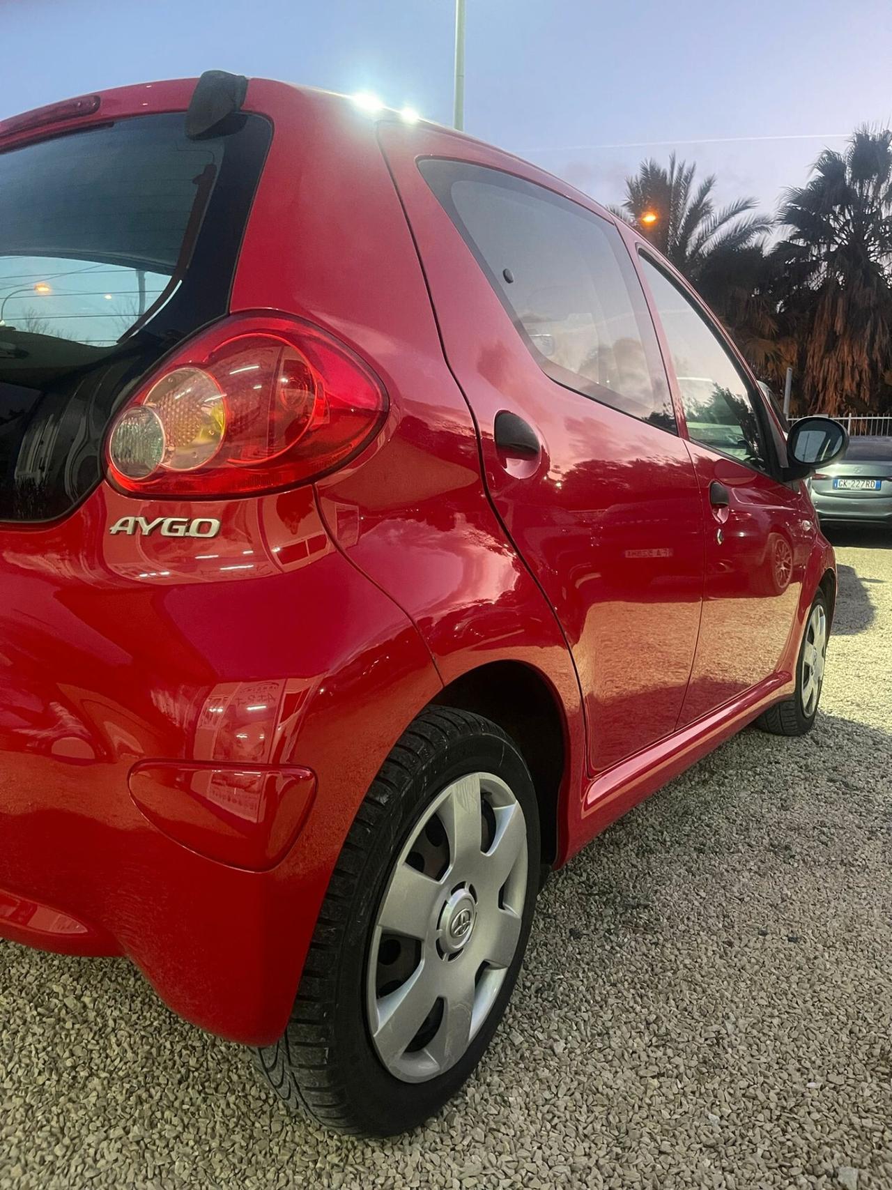 Toyota Aygo 1.0 12V VVT-i 5 porte Sol