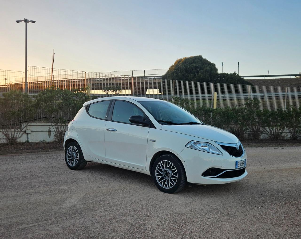 Lancia Ypsilon 1.2 69 CV 5 porte S&S Platinum