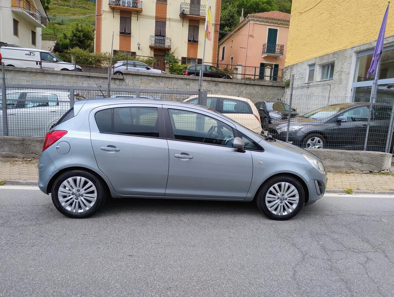 Opel Corsa 1.2 5 porte Cosmo NEOPATENTATI