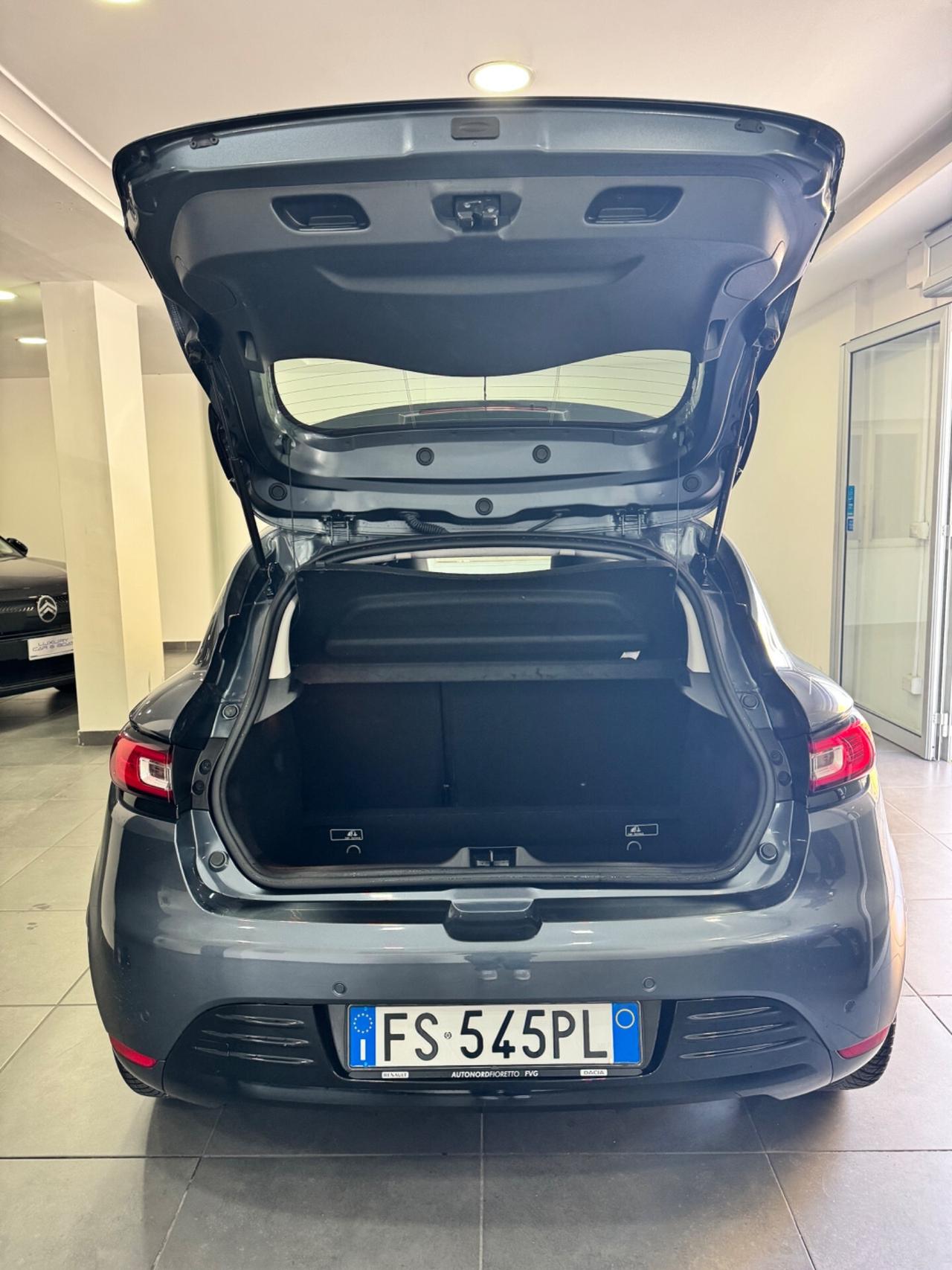 Renault Clio TCe 12V 75 CV 5 porte Moschino Intens