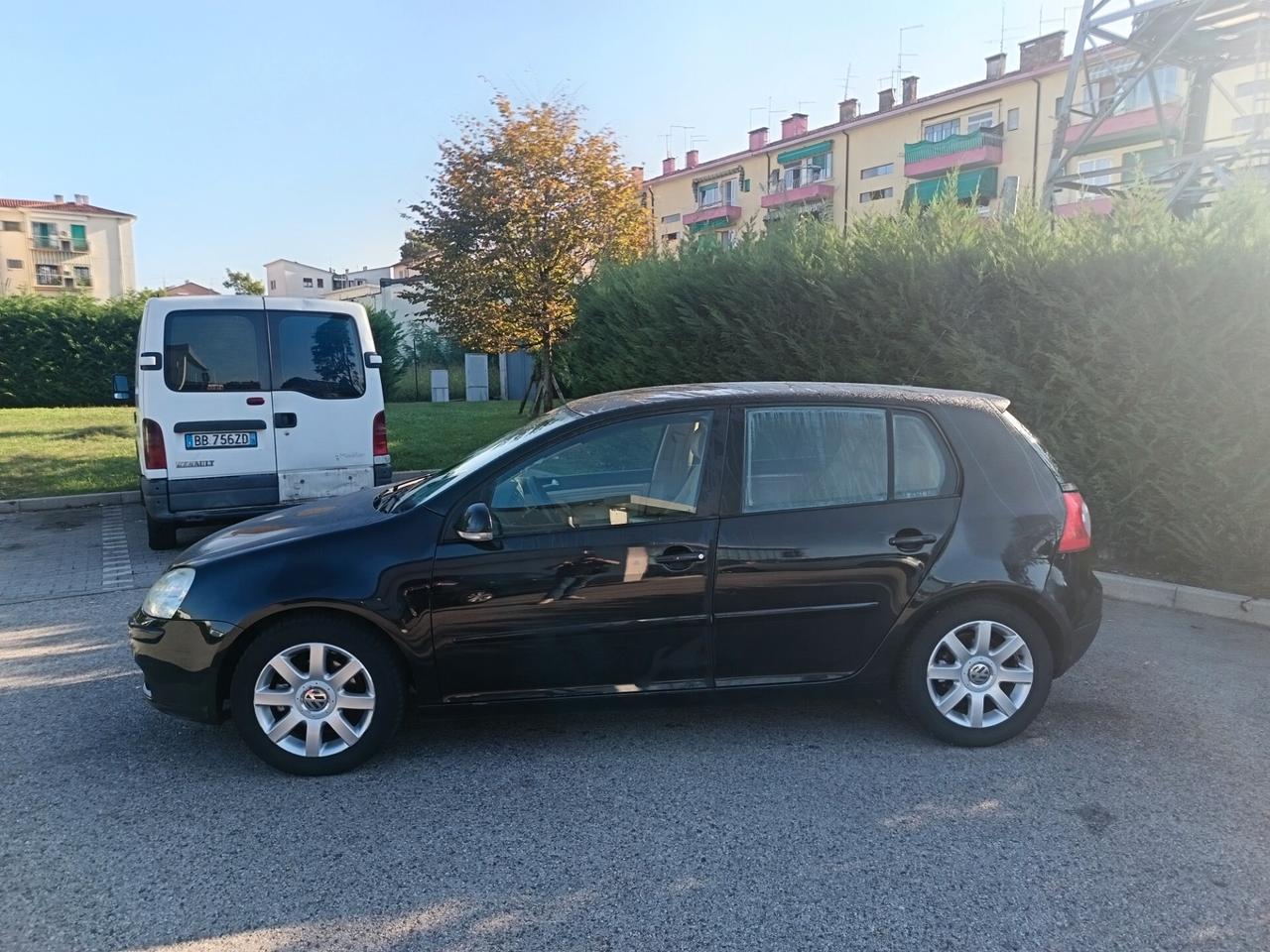 Volkswagen Golf 1.6 16V FSI 5p. Sportline ok neo patente