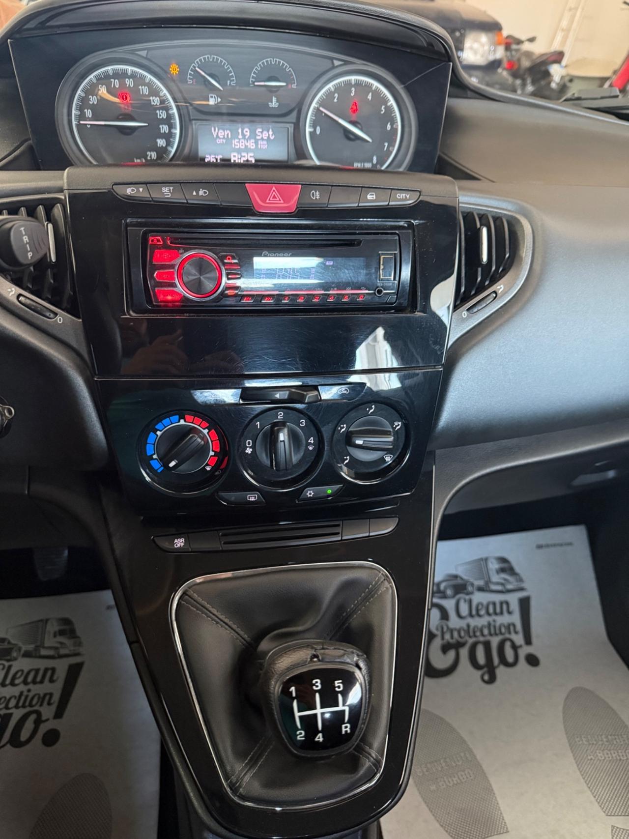 Lancia Ypsilon 1.2 69 CV 5 porte Platinum