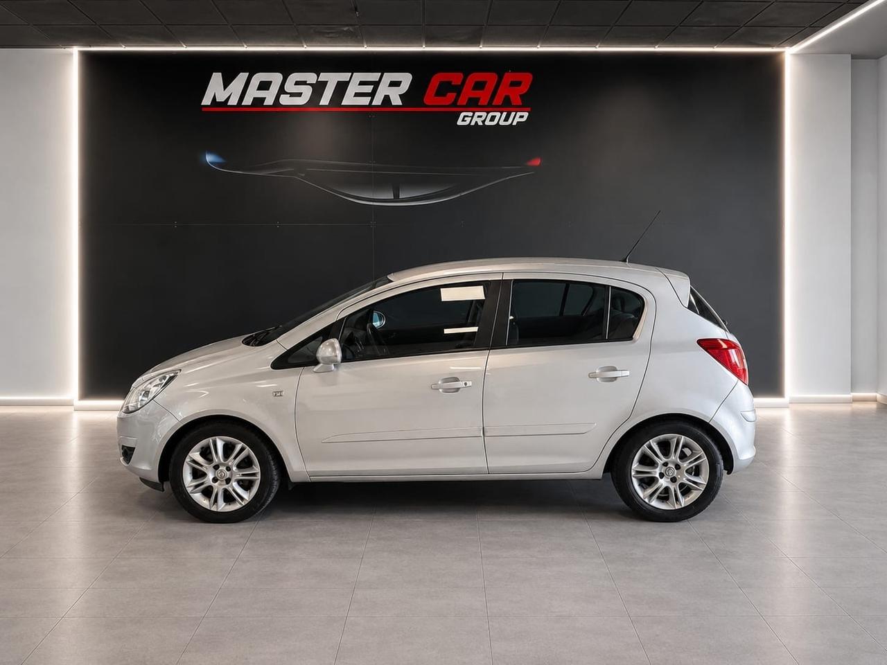 Opel Corsa 1.2 5 porte Cosmo
