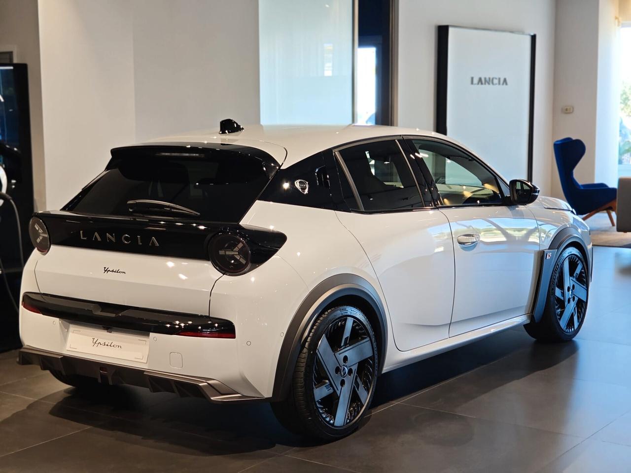 Lancia Ypsilon 54 kWh HF Line 280cv PRONTA CONSEGNA