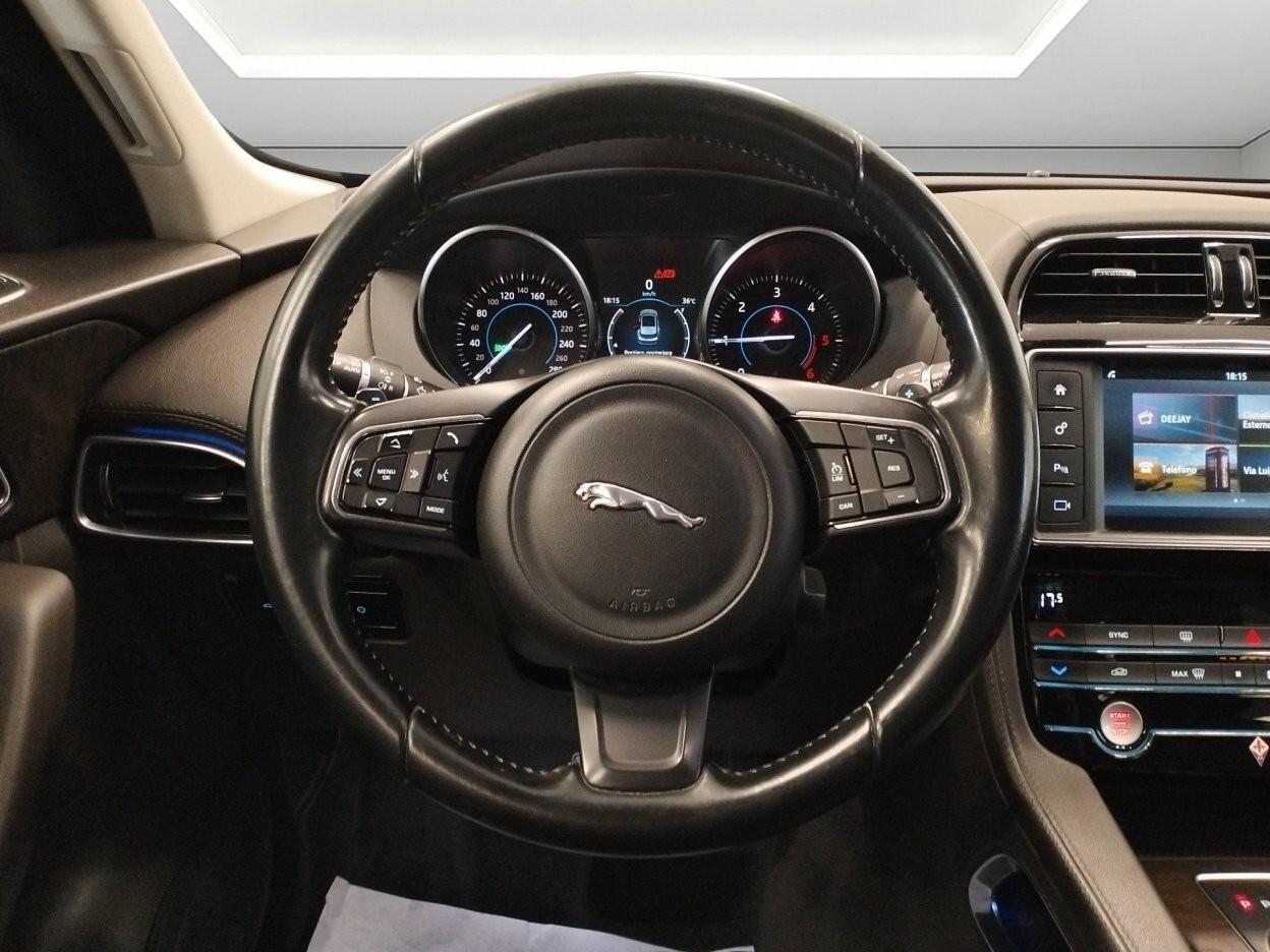 Jaguar F-Pace 2.0 D 180 CV AWD aut. Prestige