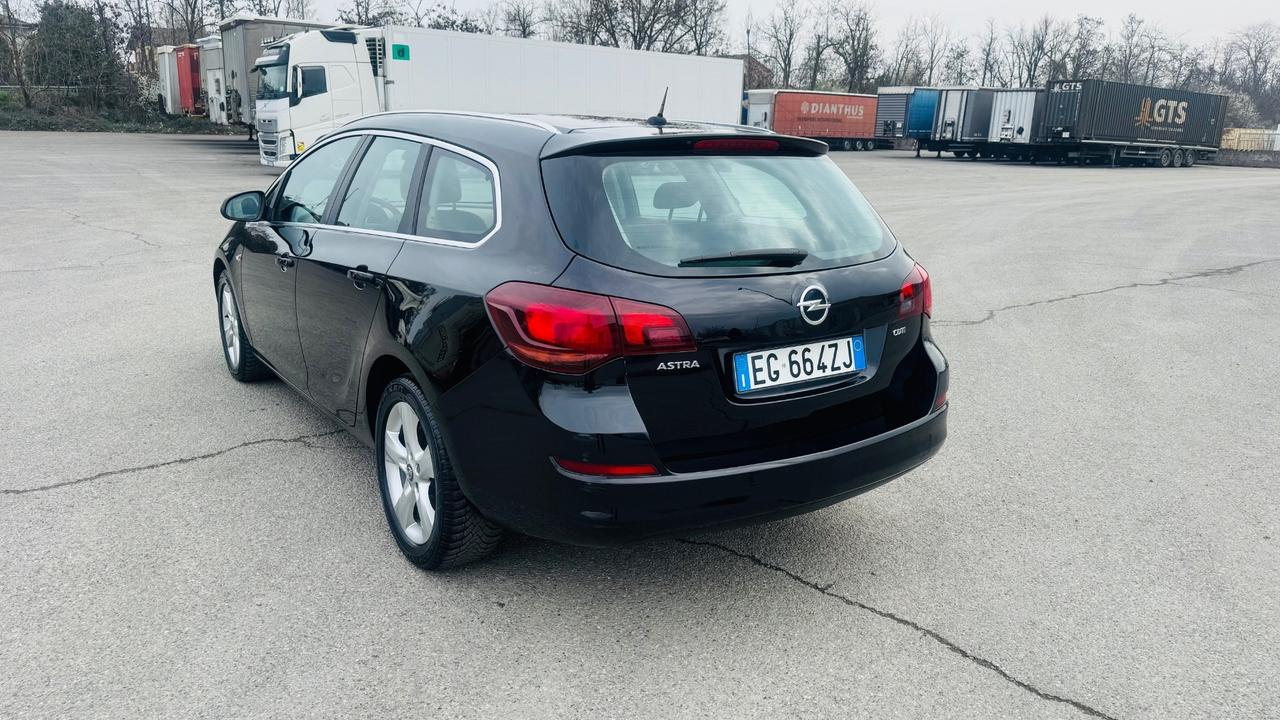 Opel Astra 1.7 CDTI 110CV Sports Tourer Cosmo