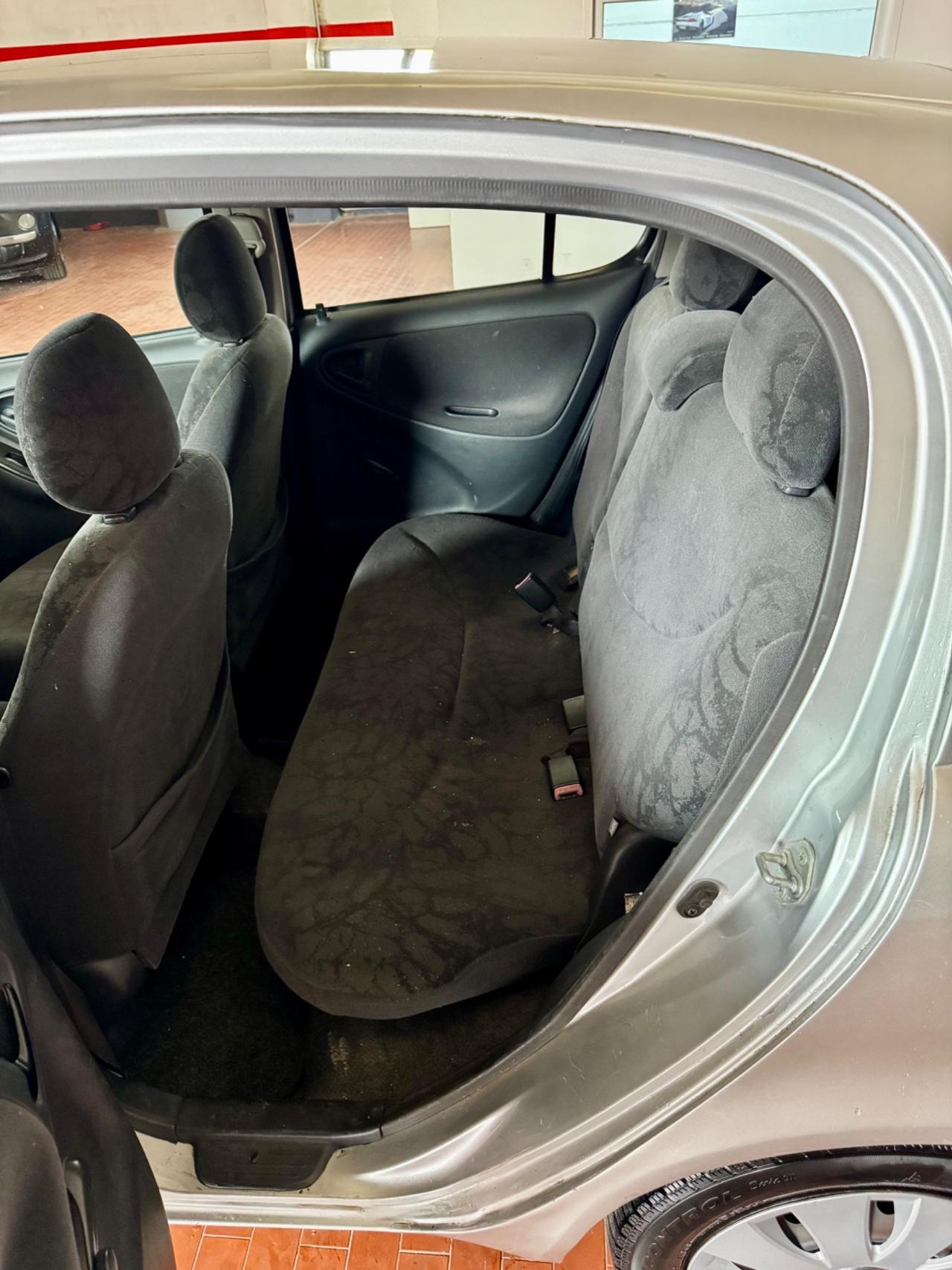 Toyota Yaris 1.0i 16V cat 5 porte