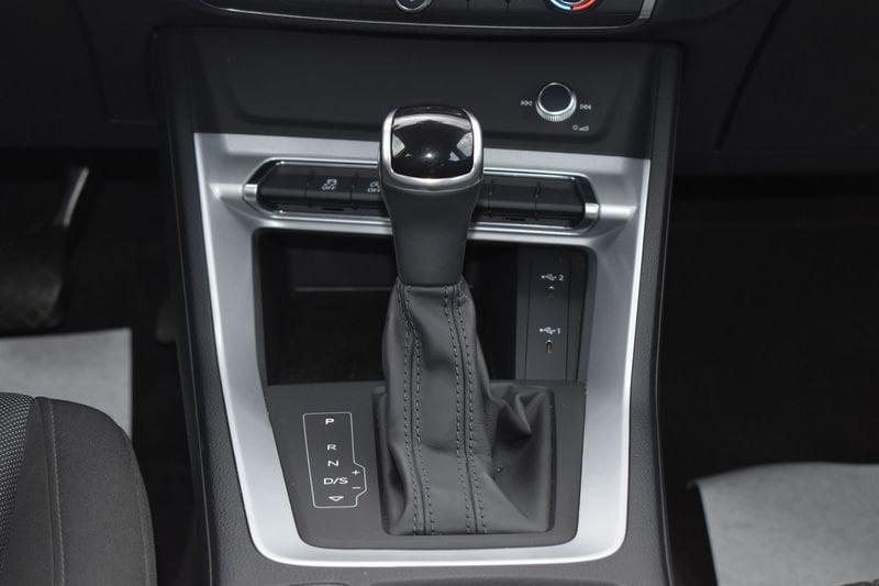 Audi Q3 35 TDI quattro S tronic Business