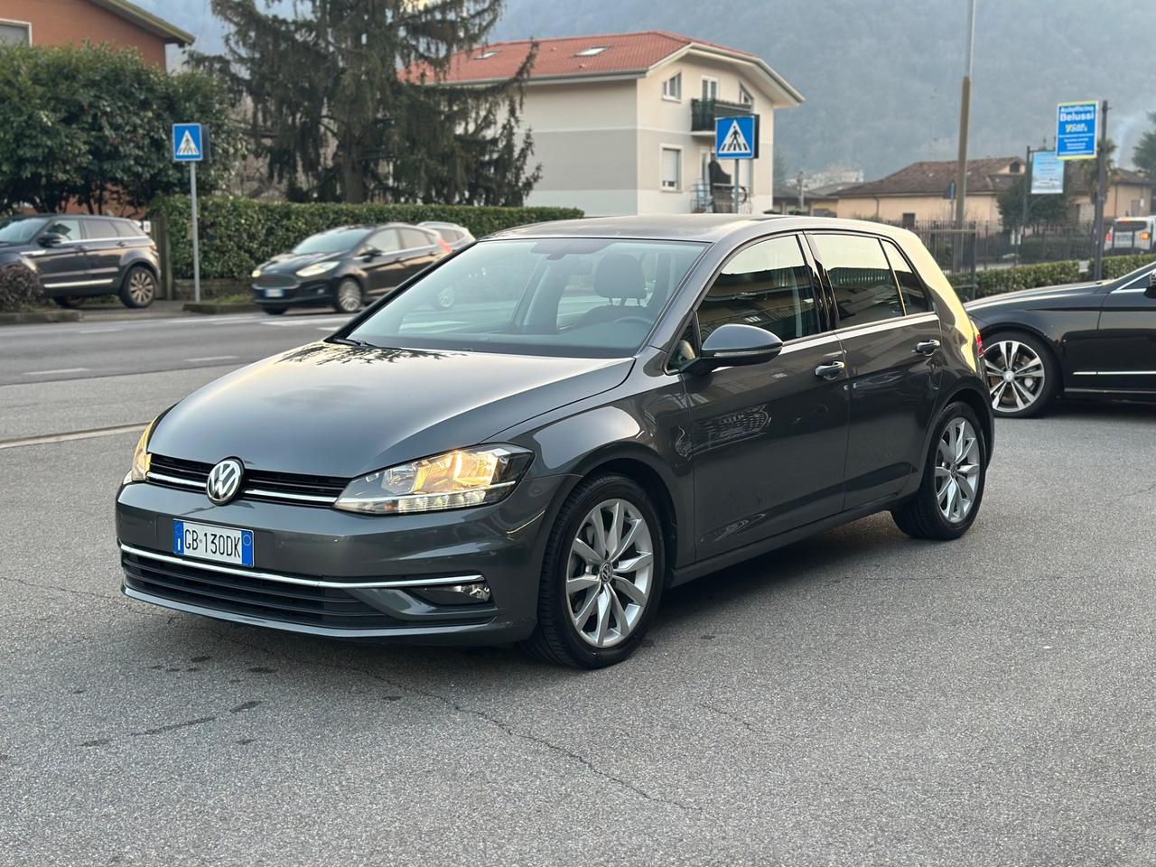 Volkswagen Golf BERLINA