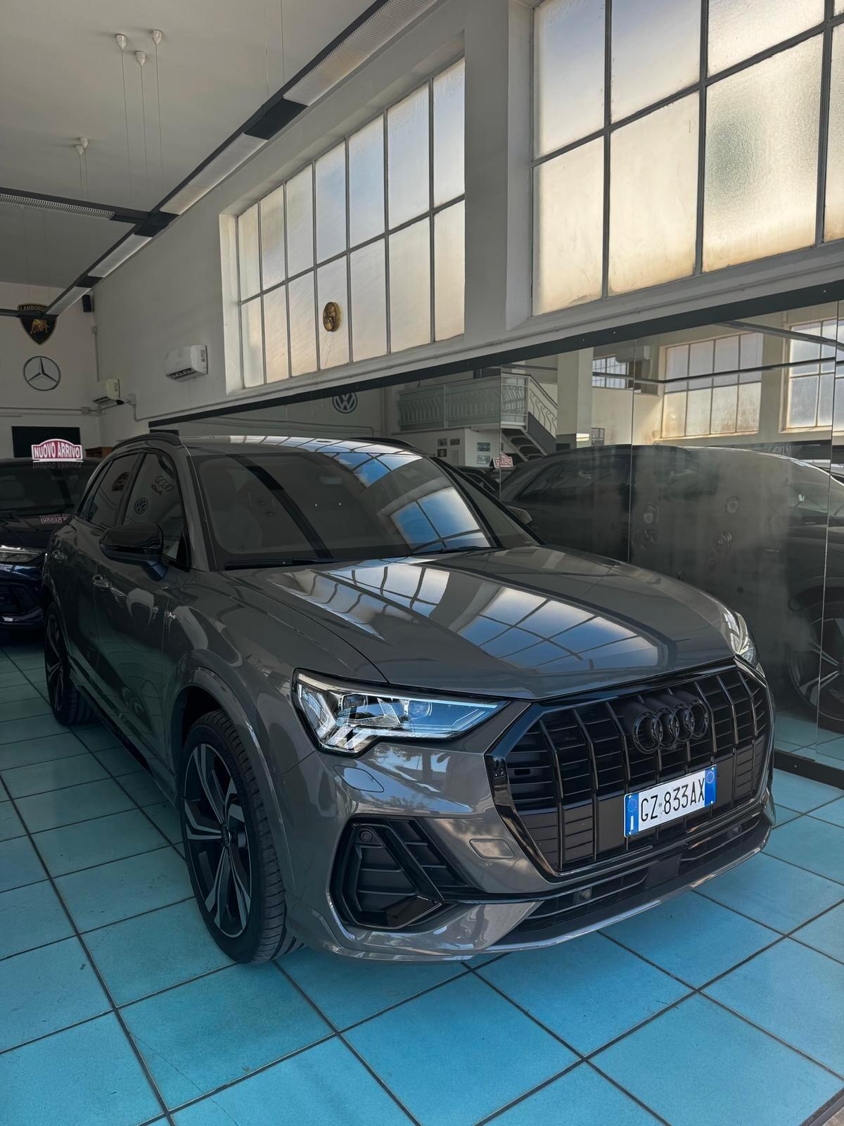 Audi Q3 35 TDI S tronic Identity Black