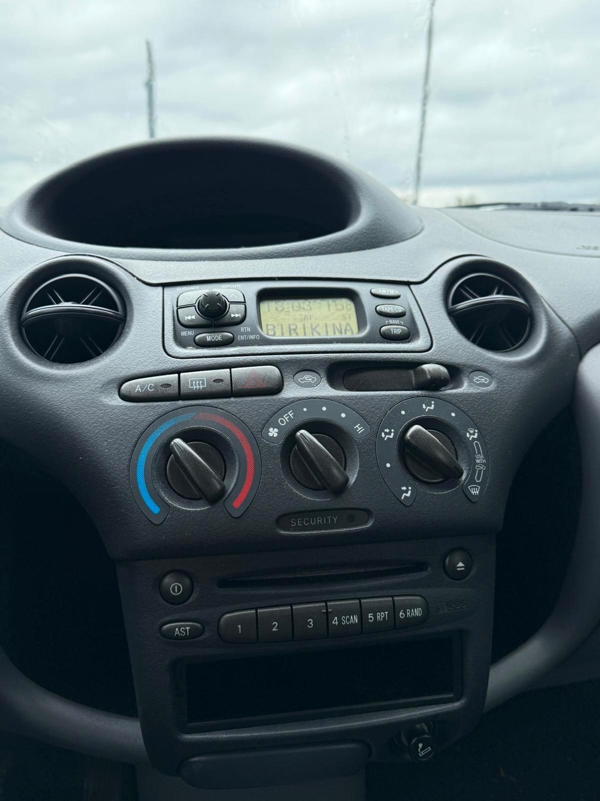 Toyota Yaris 1.0i 16V cat 5 porte Sol '03