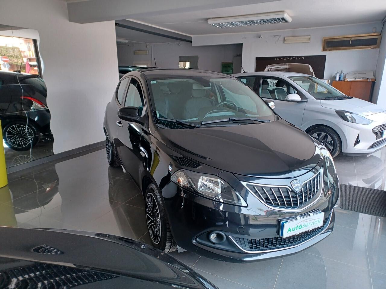 Lancia Ypsilon 1.0 Hybrid 70cv