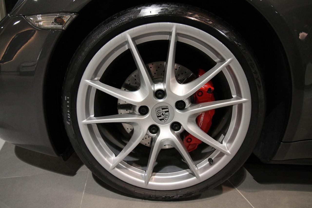 PORSCHE 911 CARRERA 4S