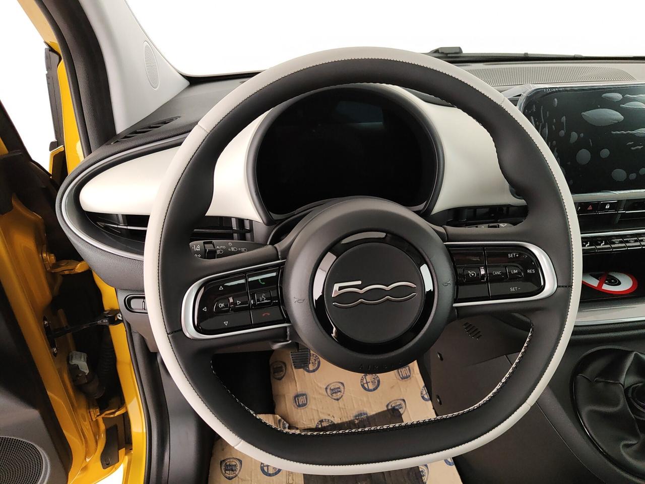 Fiat 500 Berlina Hybrid La Prima