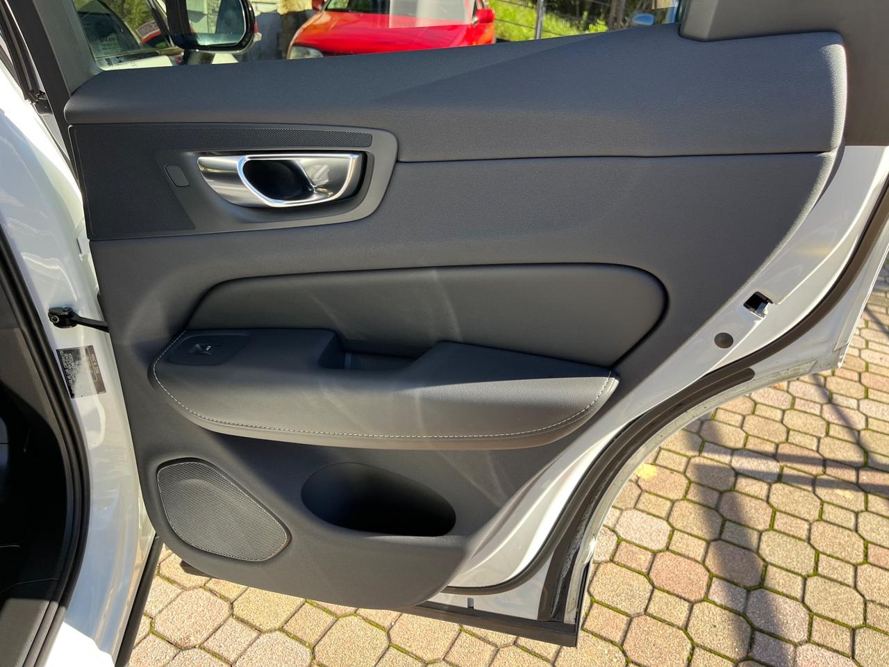 Volvo XC 60 XC60 T6 Recharge Plug-in Hybrid AWD R-design