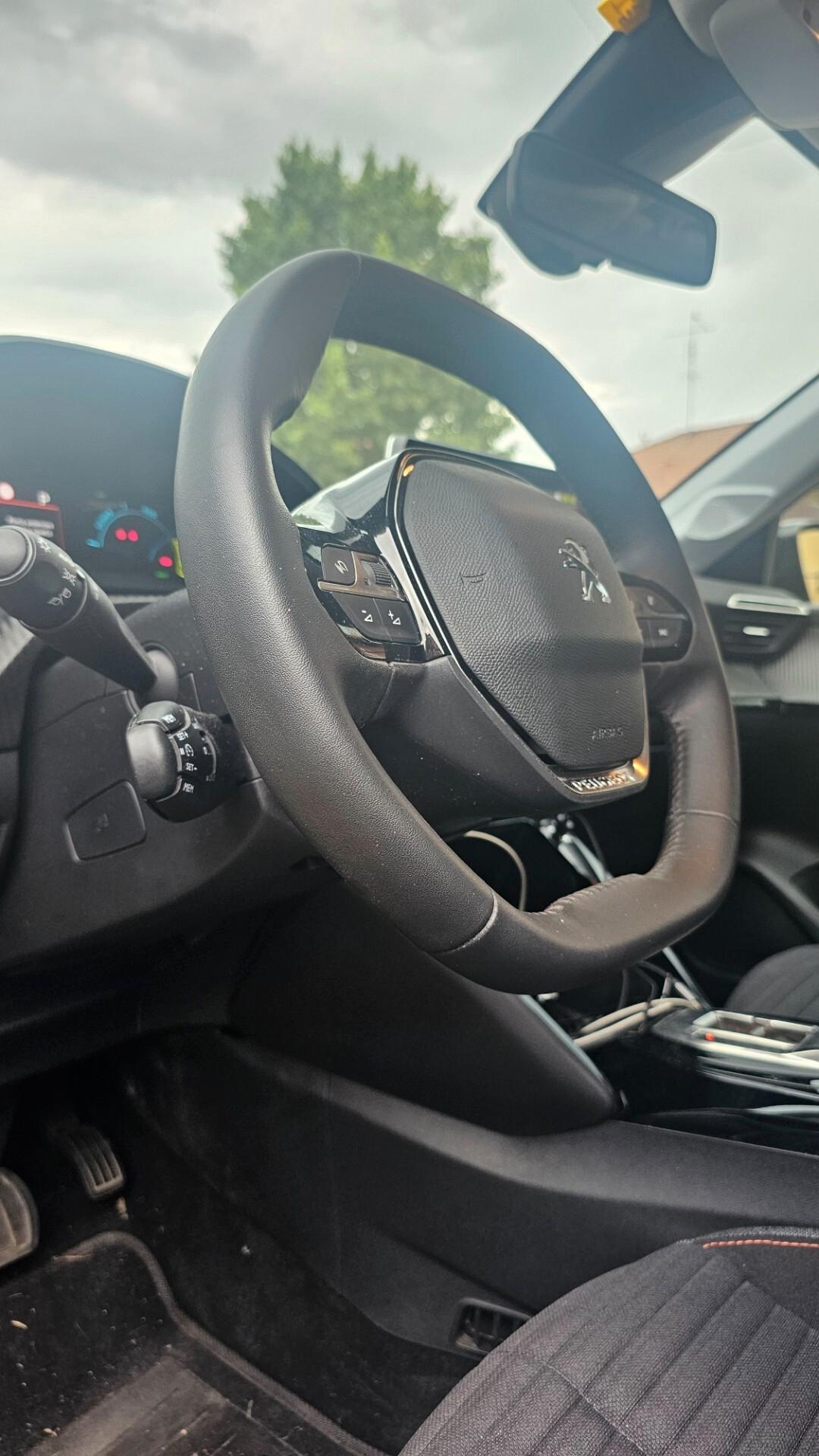 Peugeot 208 motore elettrico 136 CV 5 porte Active