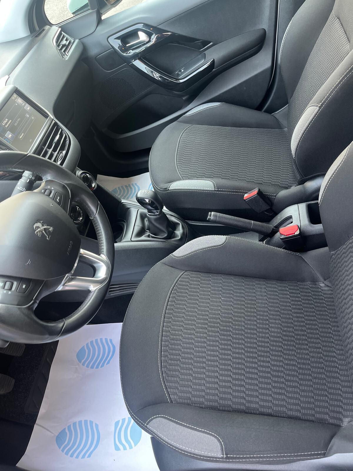 Peugeot 208 PureTech 82 5 porte Allure