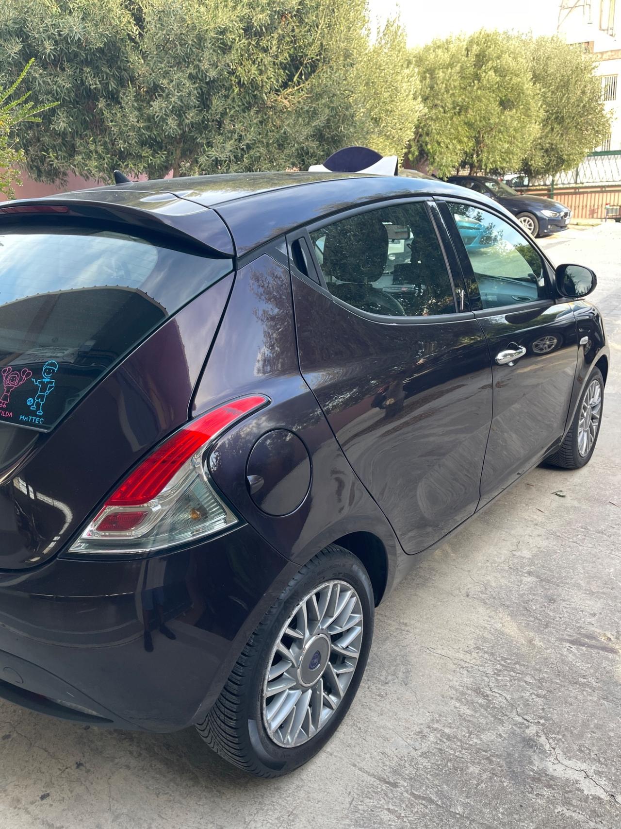 Lancia Ypsilon 1.2 69 CV 5 porte S&S Platinum